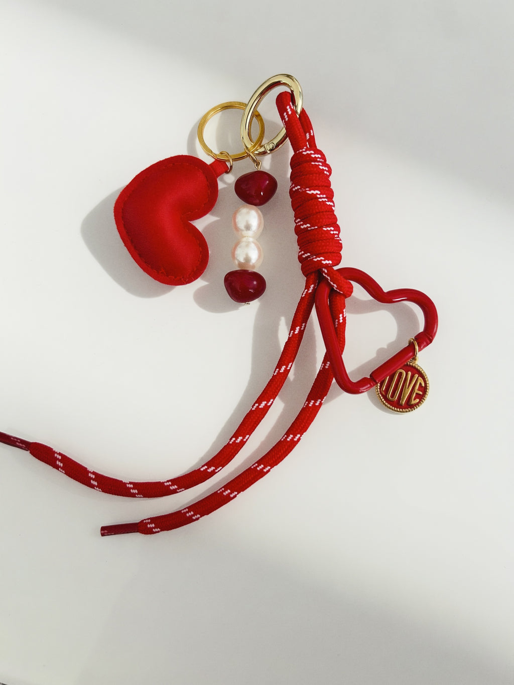 Bijou de Sac LOVE Rouge - Breloque Cœur Perles & Mousqueton - Bijoux Bymadéa