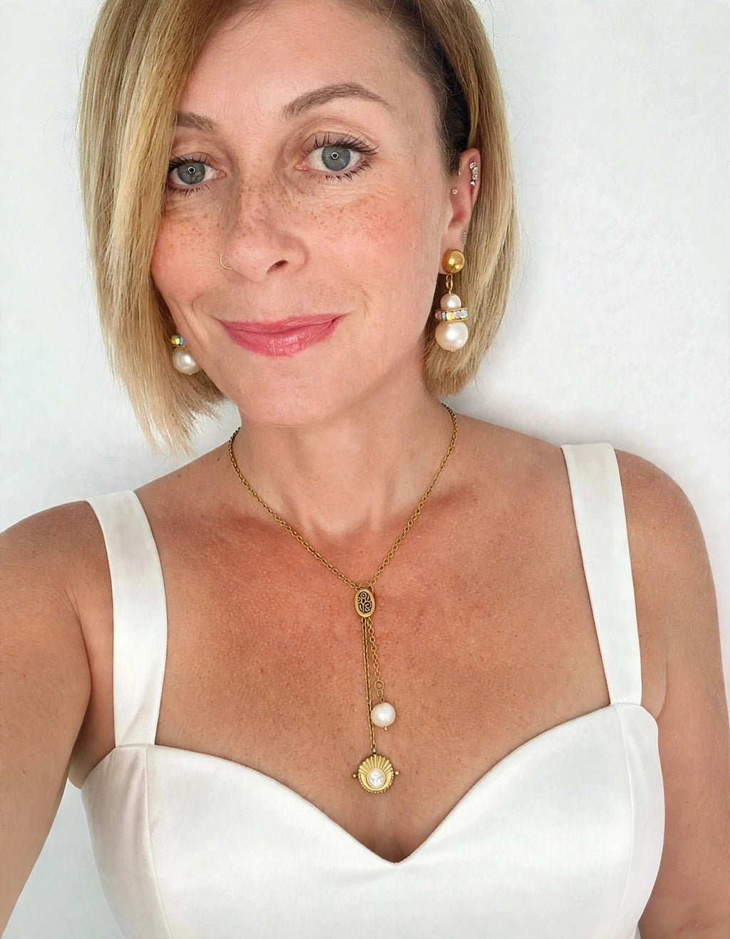 Collier Y Perle Nacrée & Médaillon Soleil - Acier Inoxydable Doré