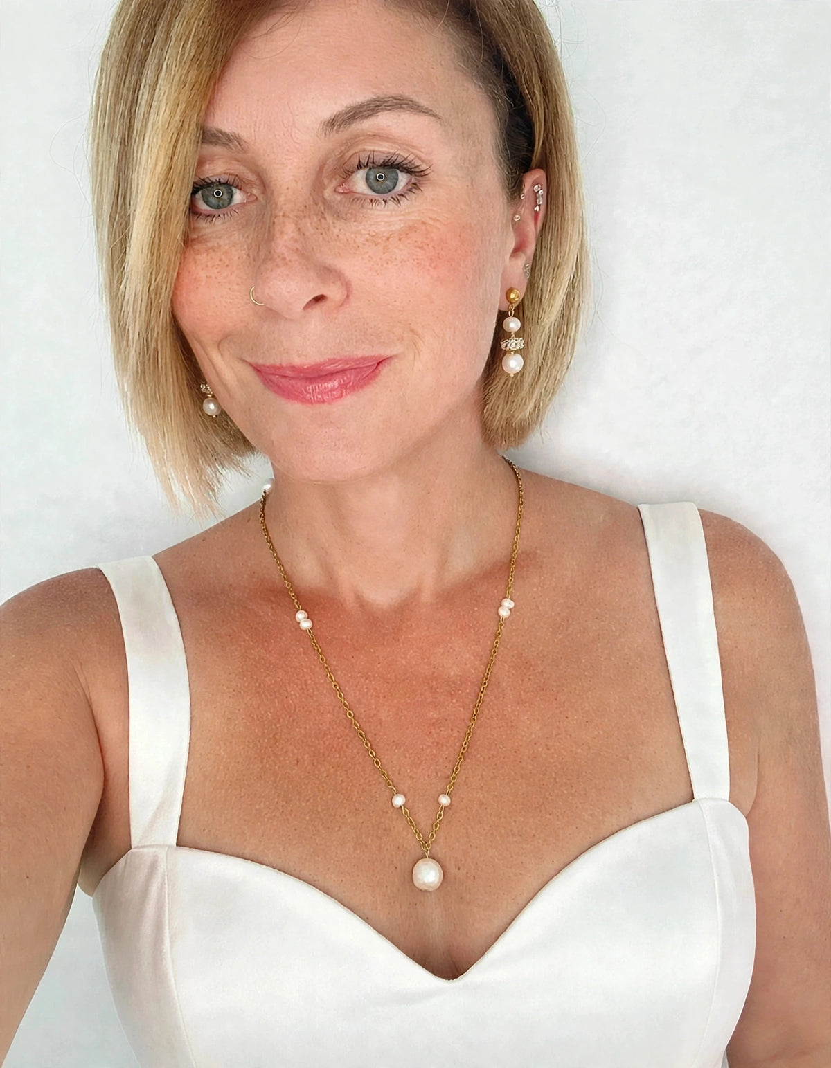 Collier ALIA - Collier dos nu Perles d'eau douce & Acier inoxydable doré