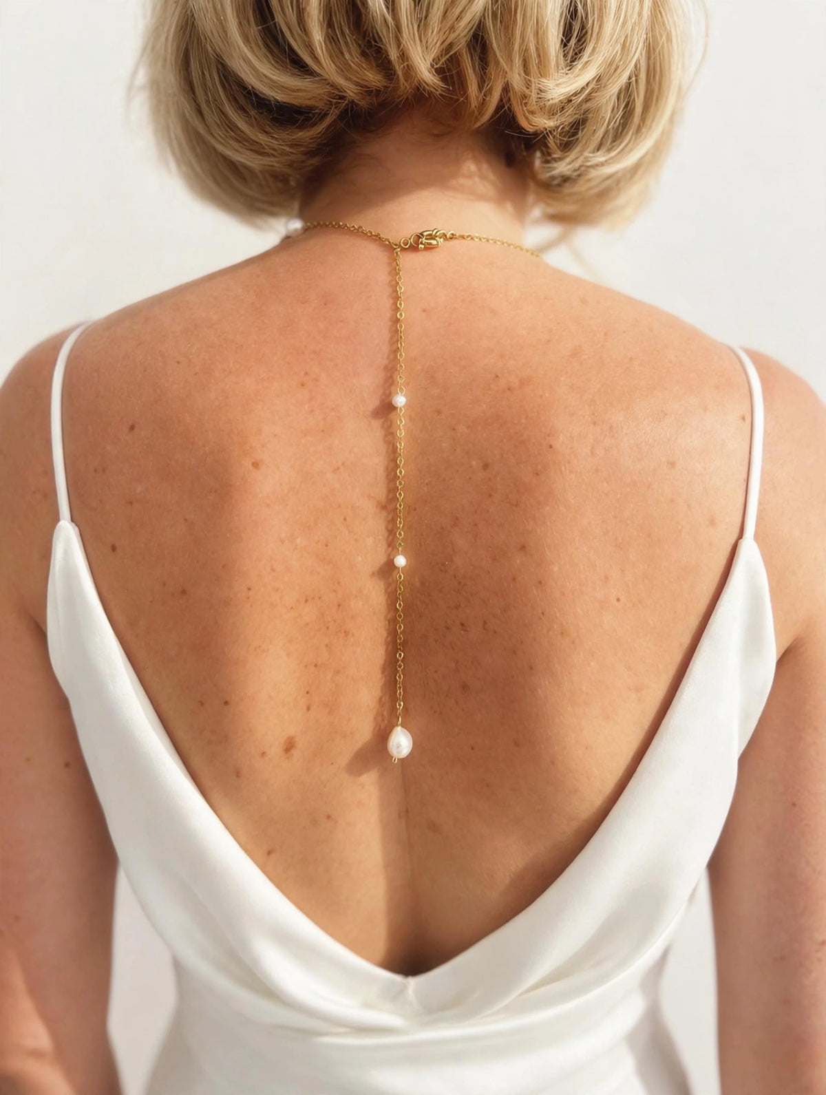 Collier ALIA - Collier dos nu Perles d'eau douce & Acier inoxydable doré