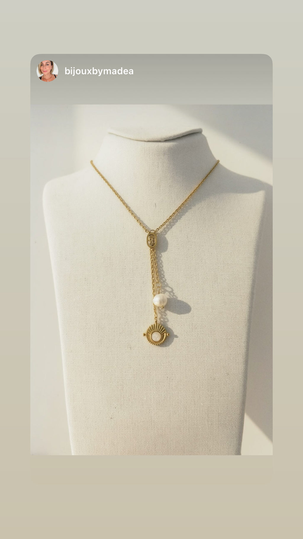 Collier Y Perle Nacrée & Médaillon Soleil - Acier Inoxydable Doré